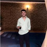 Maestro de Educación Primaria y monitor deportivo, puedo dar clase a cualquier edad.